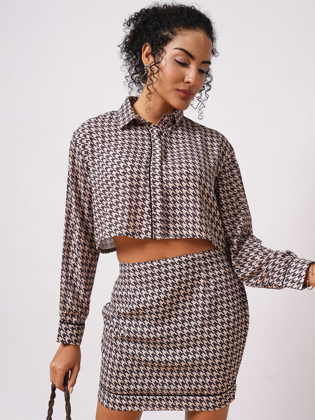 Globus Printed Houndstooth Cuffed Sleeves Crop Shirt With Mini Skirt