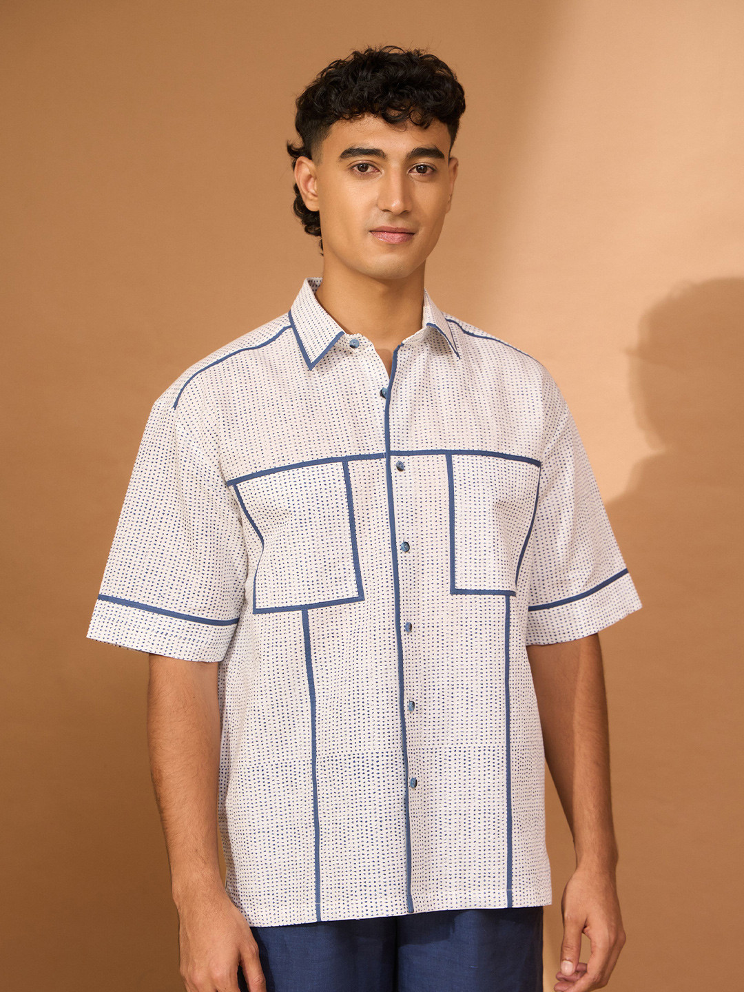 VIVEK KARUNAKARAN Men Spread Collar Micro Ditsy Printed Linen Boxy Casual Shirt