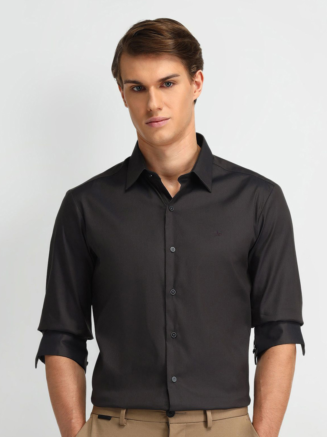 Arrow New York Men Manhattan Spread Collar Solid Cotton Slim Fit Casual Shirt