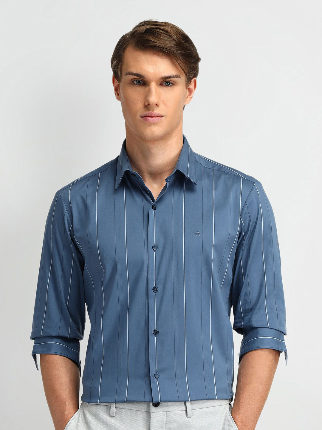 Arrow New York Men Manhattan Spread Collar Vertical Striped Cotton Slim Fit Formal Shirt