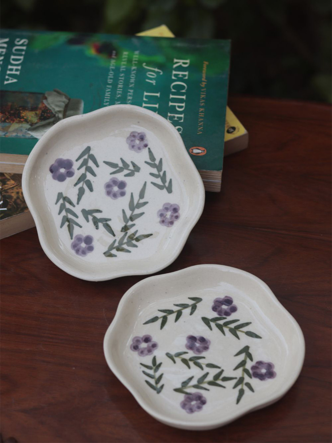 WEAVING HOMES White & Lavender Colour 2 Pcs Printed Ceramic Dishwasher Safe Dessert Plates