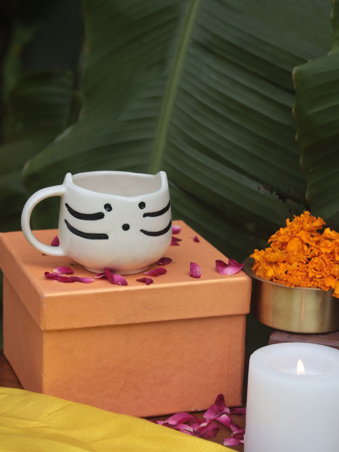 WEAVING HOMES White & Black Printed Ceramic Cup Home Gift Set