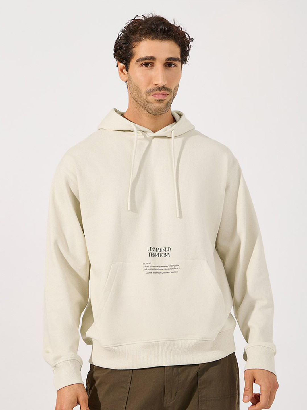 Styli Men Minimal Statement Print Front Pocket Relaxed Fit Hoodie