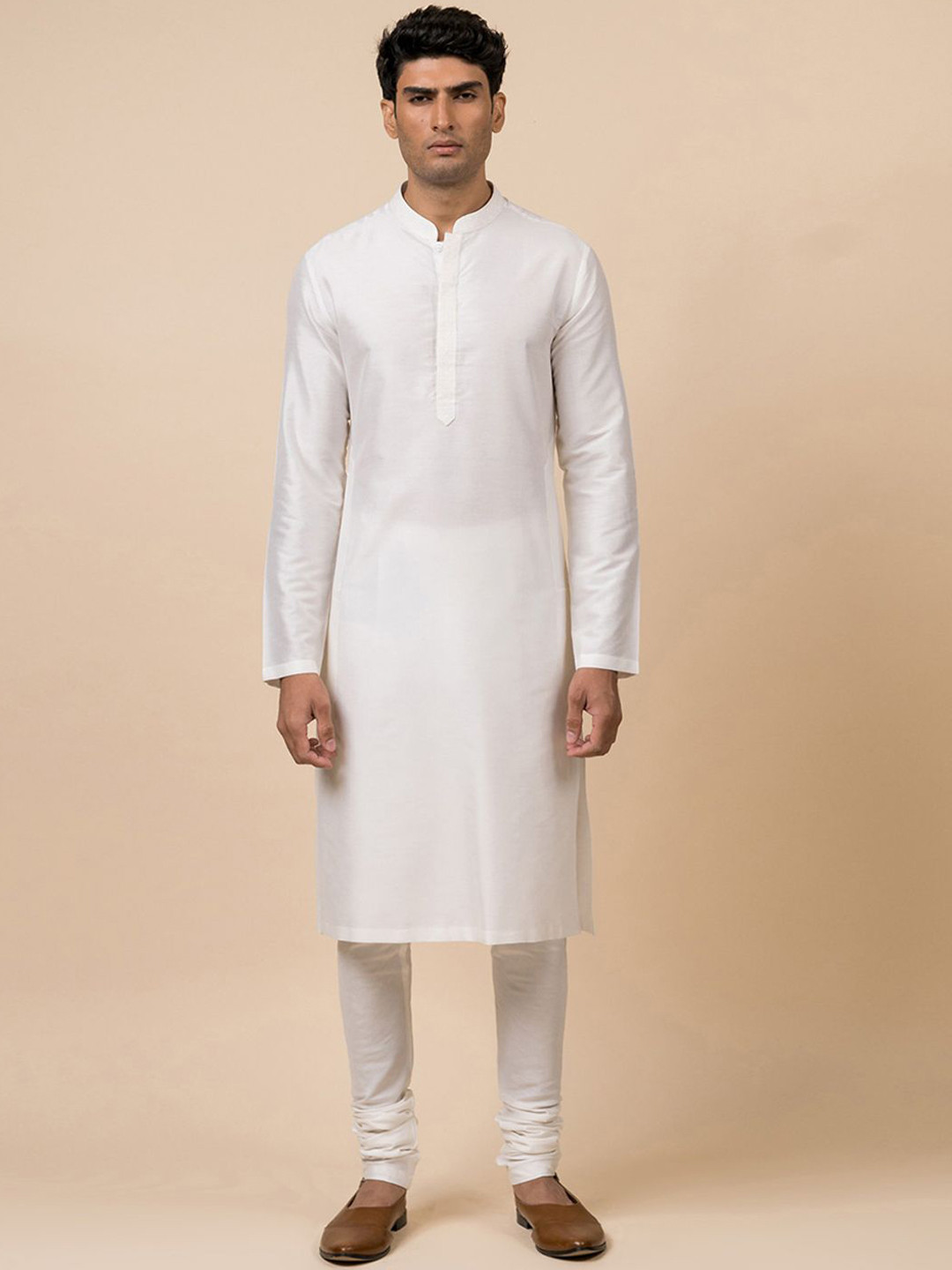 Tasva Thread Work Detail Mandarin Collar Straight Kurta With Trouser
