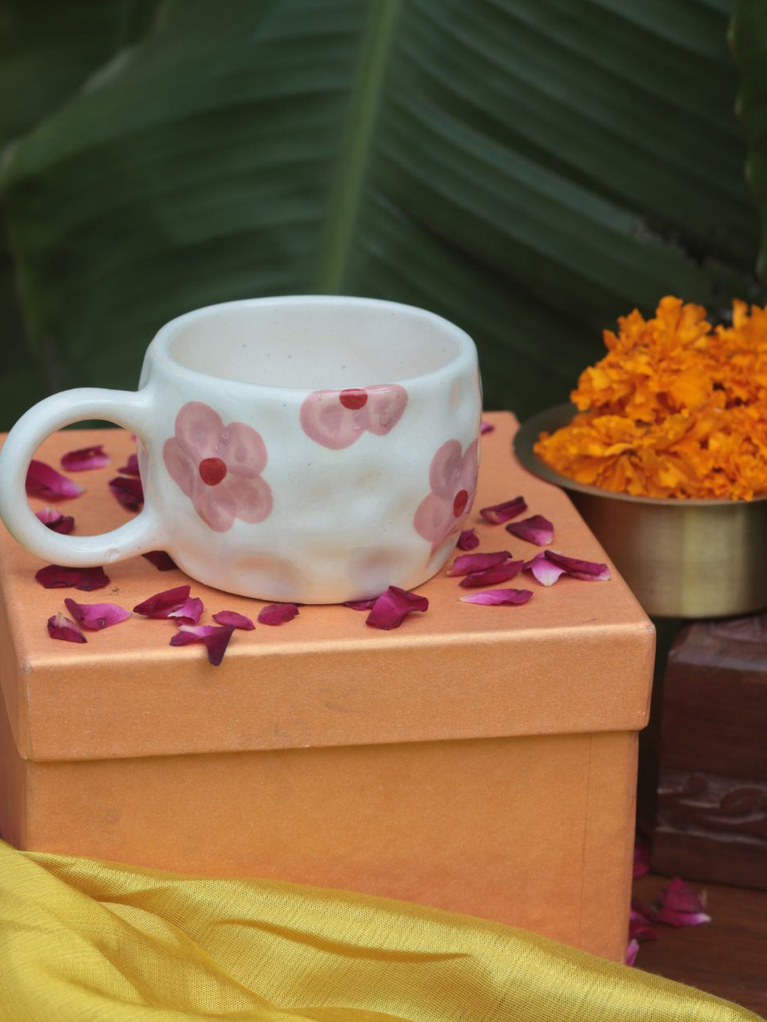 WEAVING HOMES White & Red Printed Ceramic Cup Home Gift Set