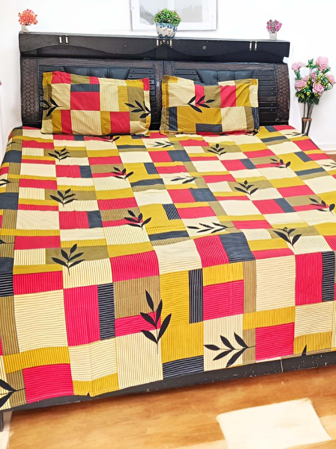 V.R.ENTERPRISES Yellow Geometric Cotton 210 TC Queen Fine Bedsheet with 2 Pillow Covers-98 x 88 inches