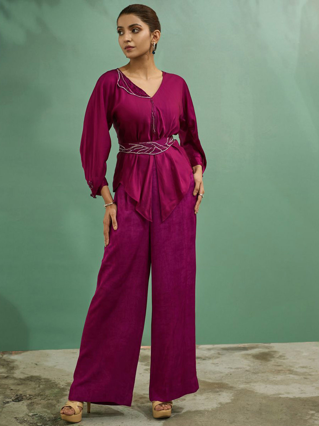 ONE KNOT ONE V-Neck Top With Trouser