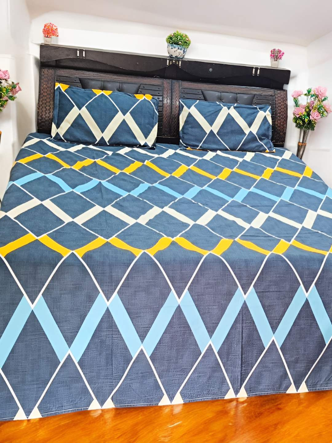 V.R.ENTERPRISES Grey Geometric Cotton 210 TC Queen Fine Bedsheet with 2 Pillow Covers-60 x 90 inches