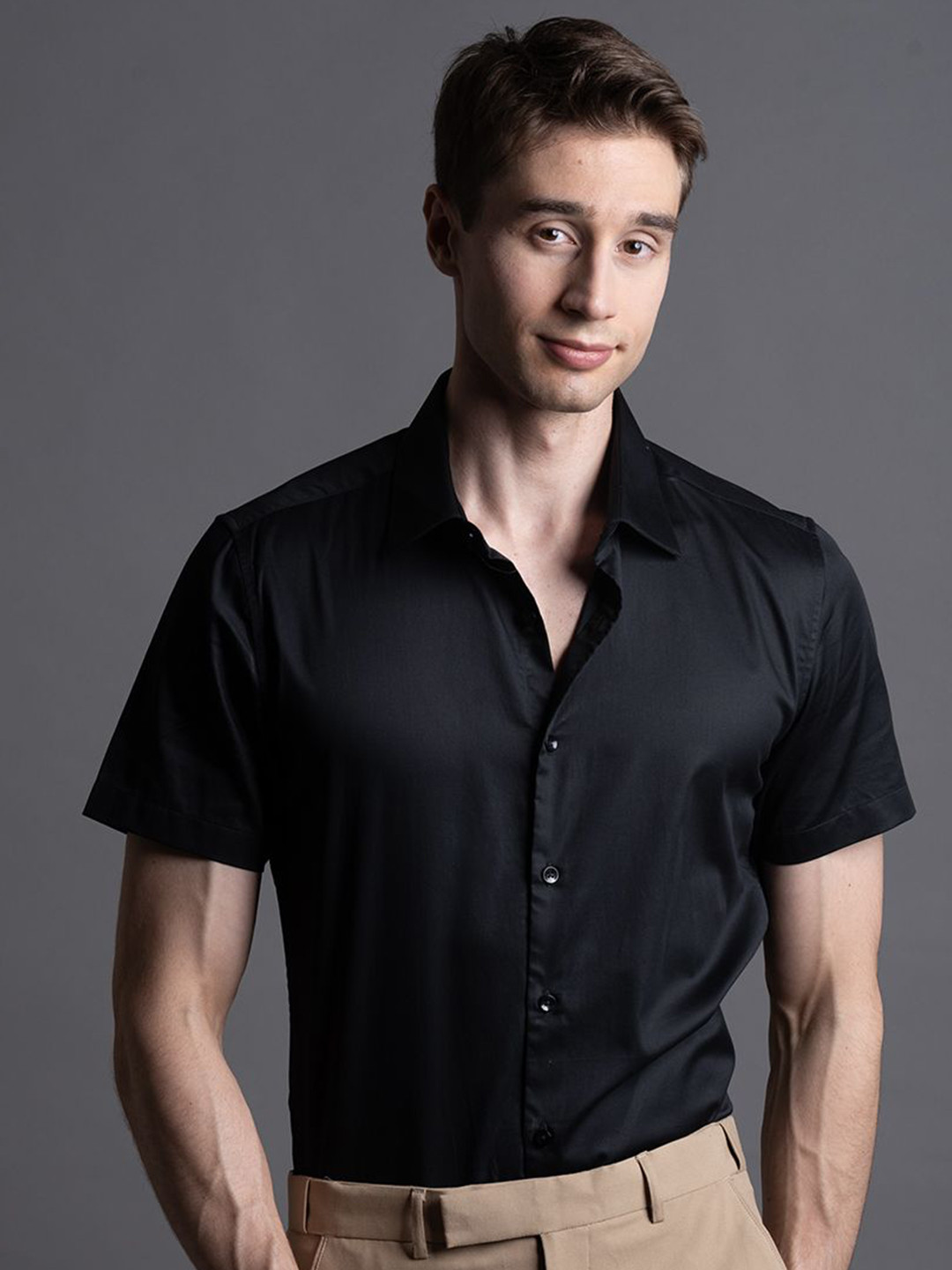 ARISTOBRAT Men Spread Collar Solid Cotton Tailored Fit Casual Shirt