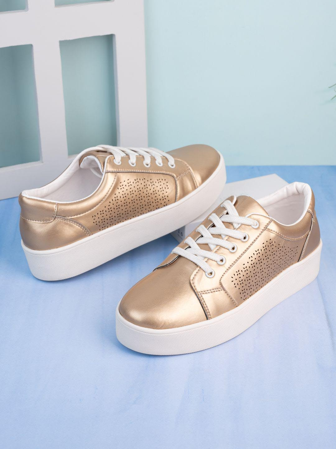 DressBerry Women  Casual Lace-up Sneakers