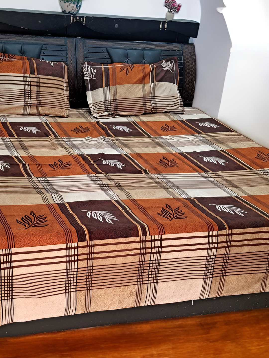 V.R.ENTERPRISES Brown Leaf Cotton 210 TC Queen Fine Bedsheet with 2 Pillow Covers-98 x 88 inches