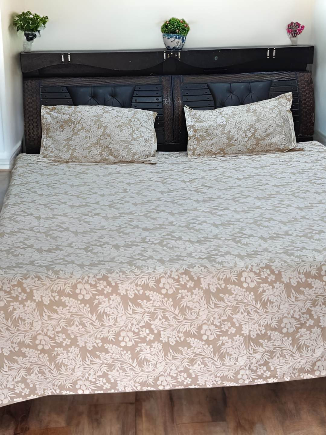 V.R.ENTERPRISES White Floral Cotton 210 TC Queen Fine Bedsheet with 2 Pillow Covers-98 x 88 inches