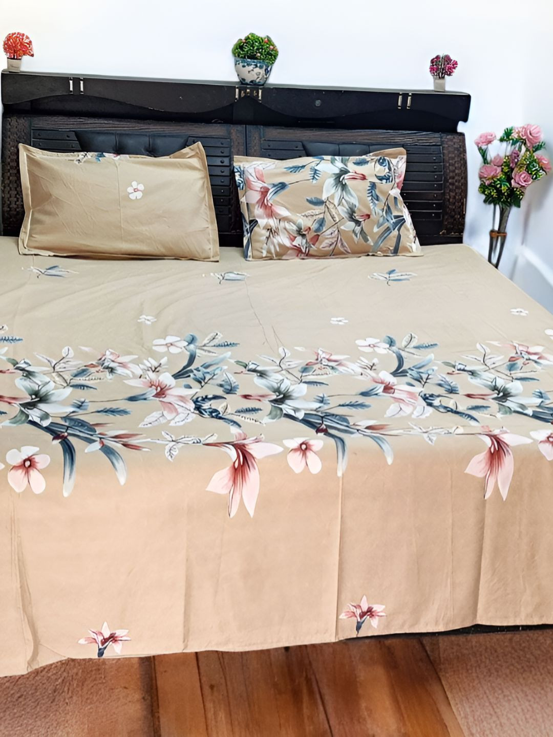 V.R.ENTERPRISES Peach Floral Cotton Breathable 300 TC King Fine Bedsheet with 2 Pillow Covers-98 x 88 inches