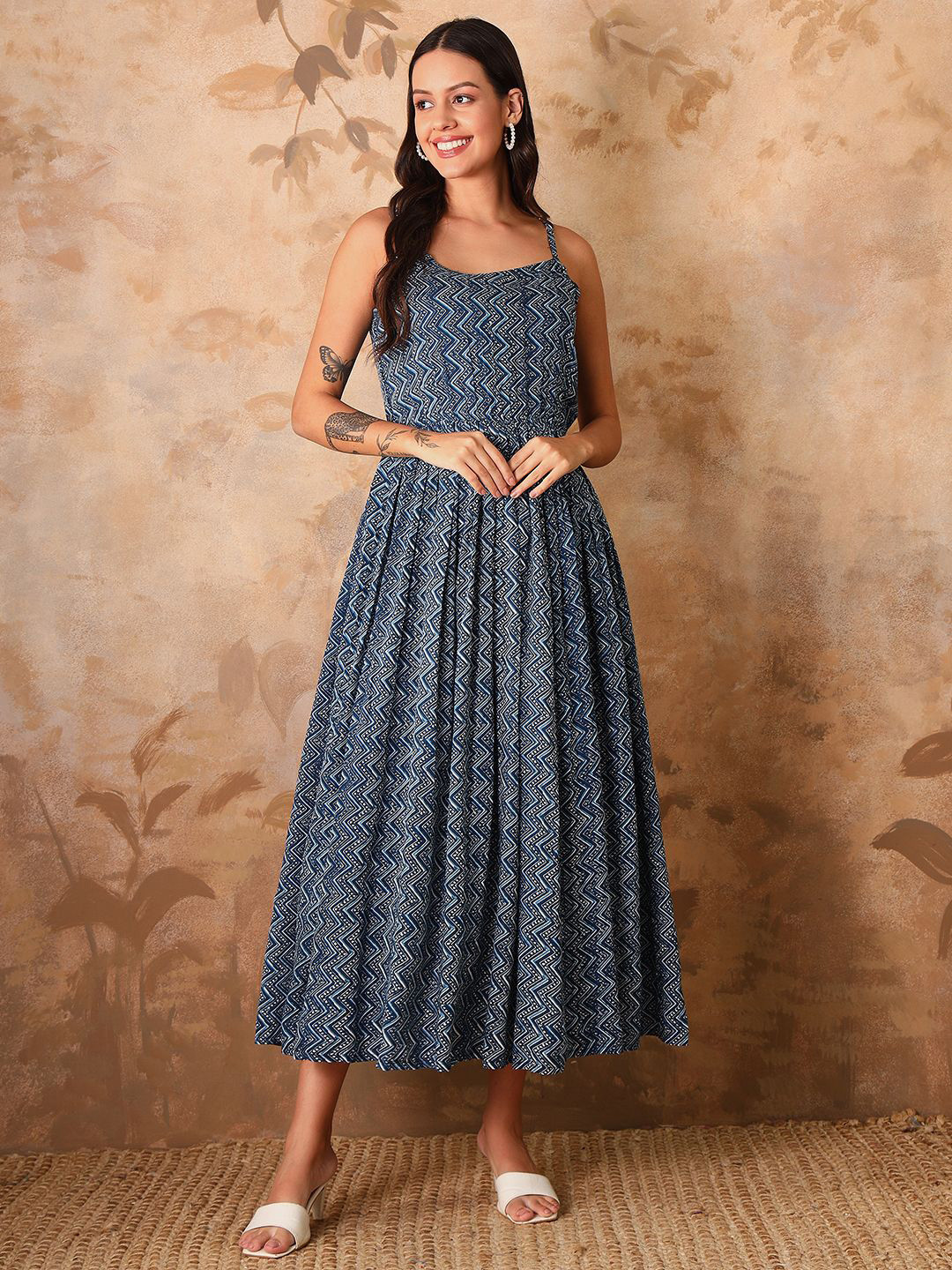 Gujari Women Printed  Fit and Flare Midi Dress