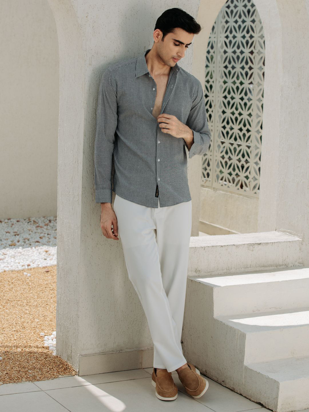 Urban Scissors Men Cutaway Collar Vertical Striped Cotton Casual Shirt