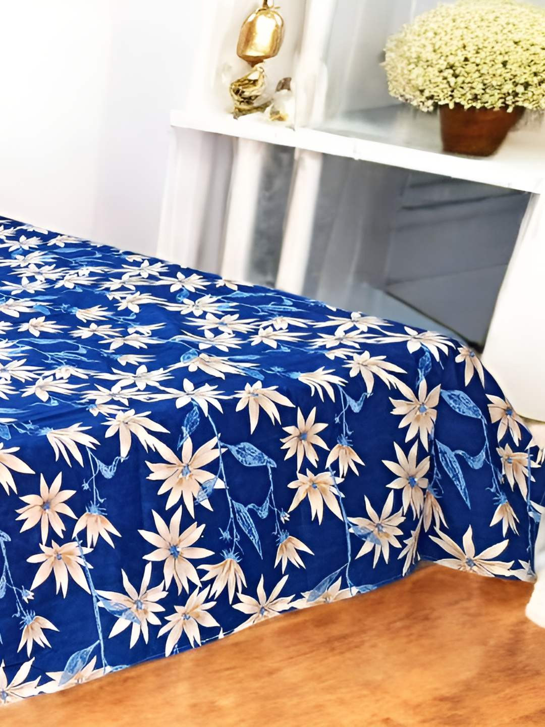 V.R.ENTERPRISES Blue Floral Cotton 210 TC Queen Fine Bedsheet with 2 Pillow Covers-98 x 88 inches