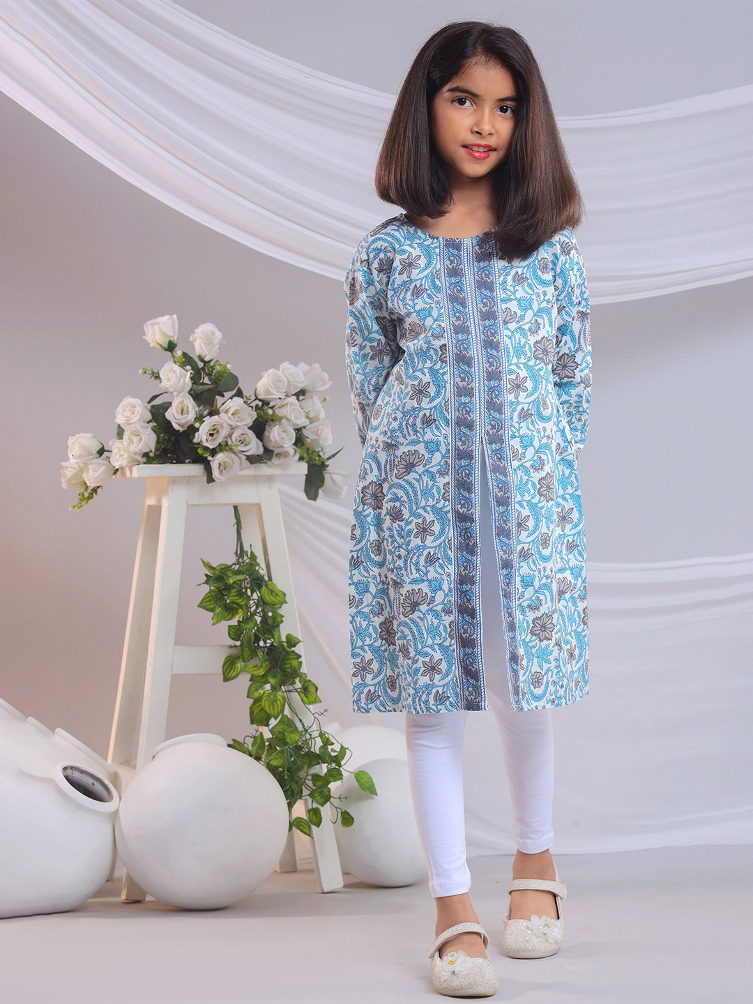 misbis Girls Cotton Blue Round Neck Long Sleeves Floral Printed Floral Kurta