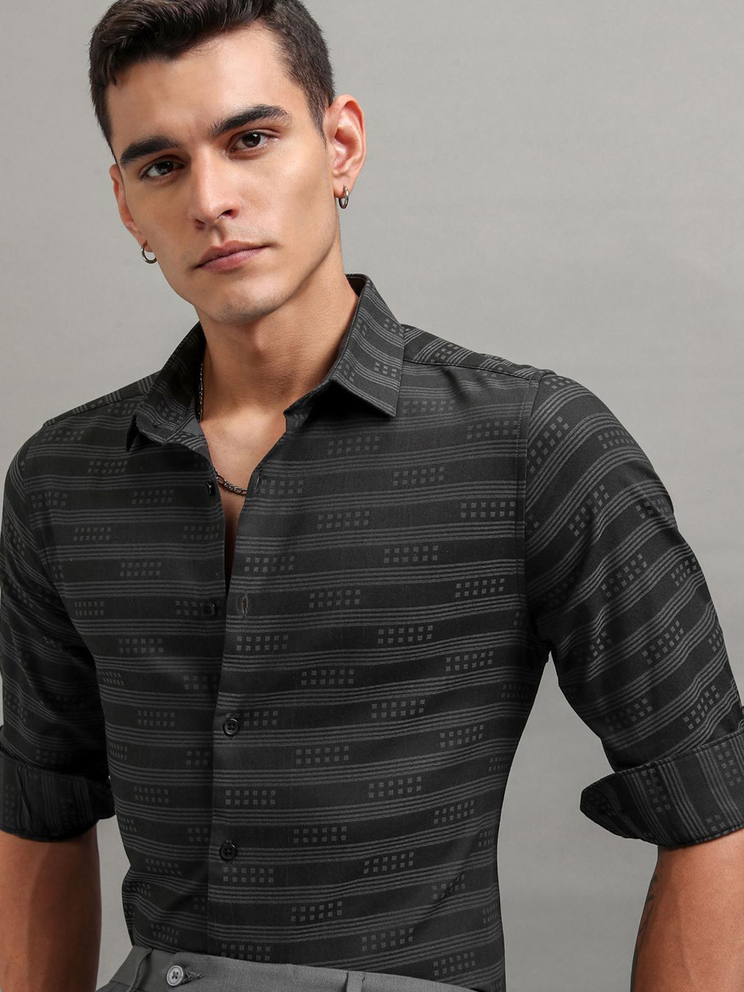 HIGHLANDER Men Dark Geometric Print Slim Fit Shirt