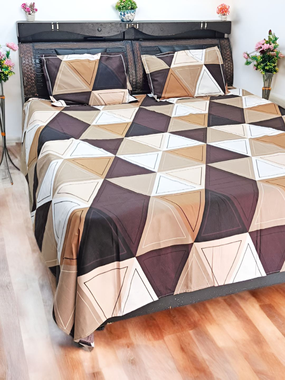 V.R.ENTERPRISES Beige Geometric Cotton 300 TC King Fine Bedsheet with 2 Pillow Covers-98 x 88 inches