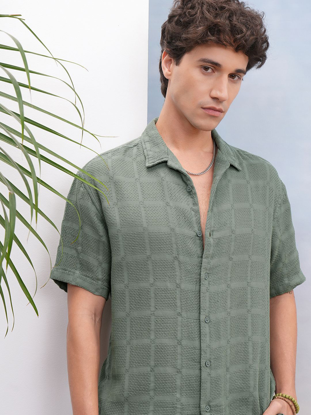 HIGHLANDER Men Olive Olive Textured Oversized Shirt