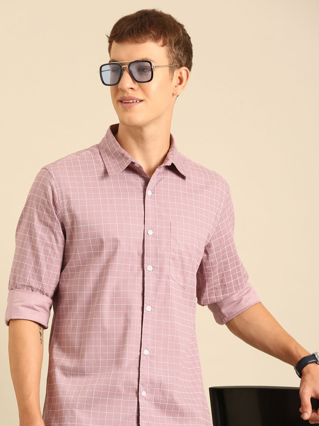 Joven Men Spread Collar Micro Checked Cotton Casual Shirt