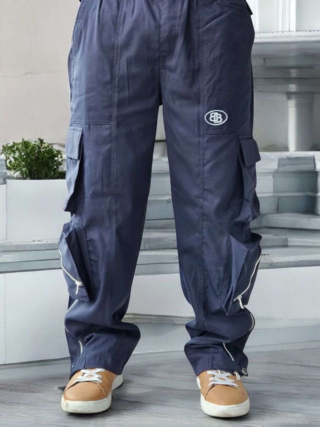 BOTABOCHI Men Relaxed High-Rise Easy Wash Cargos Trousers
