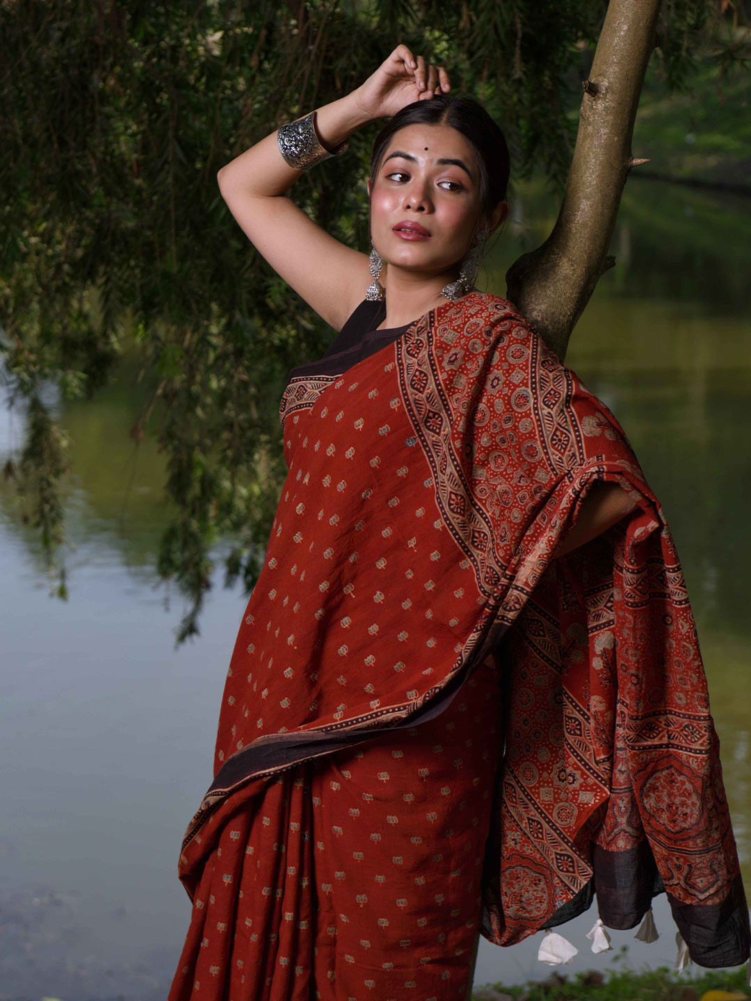 Eternity by sakshi Ethnic Motifs Printed Saree
