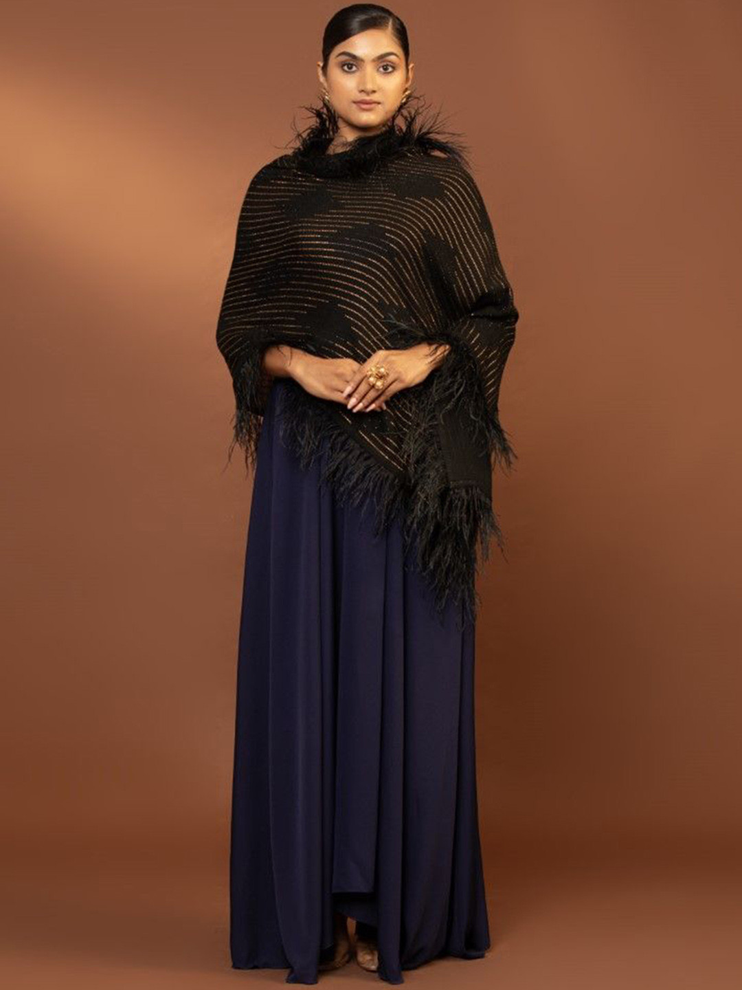 MODARTA Feather Border Designed Woollen Shawl