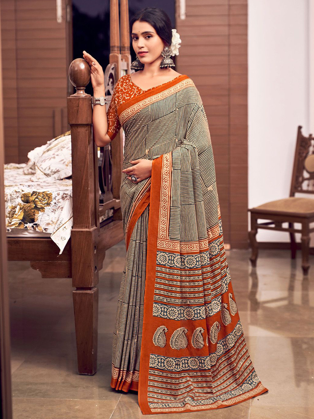 Ishin Mulmul Saree With Unstitched Blouse Piece