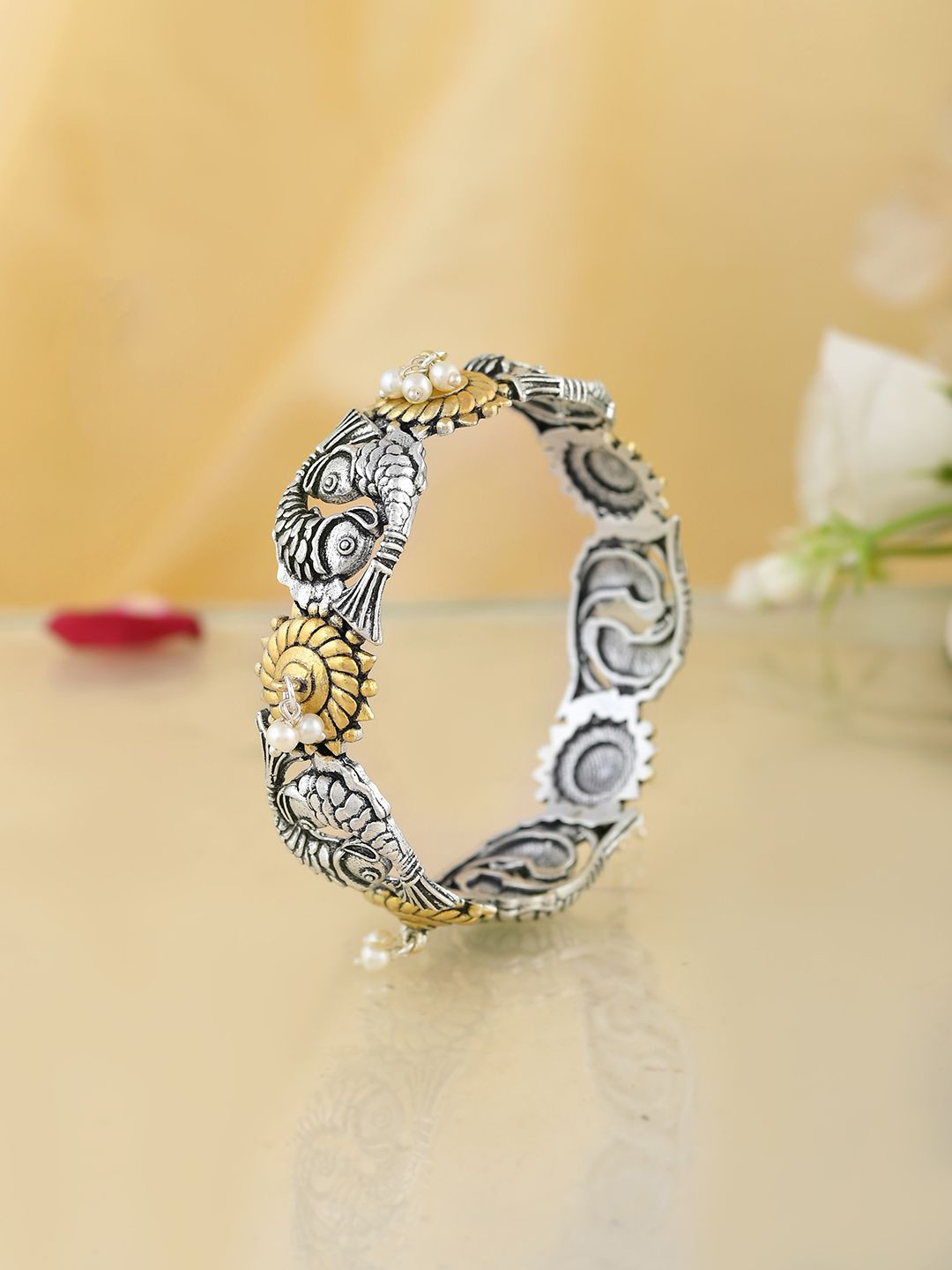 Voylla Qasbah Machli Jal Ki Rani Silver-Plated Beaded Oxidised Bangle