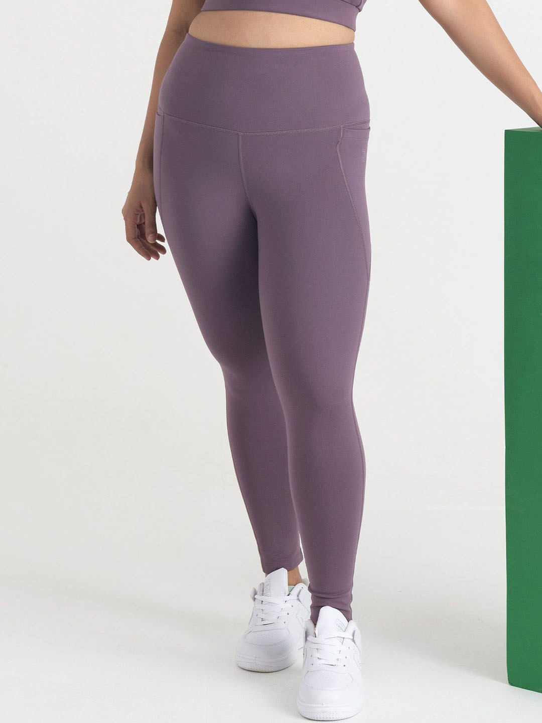 Hunnit Women Zen 7/8 Stretchable High Rise Activewear Workout Leggings with Pockets