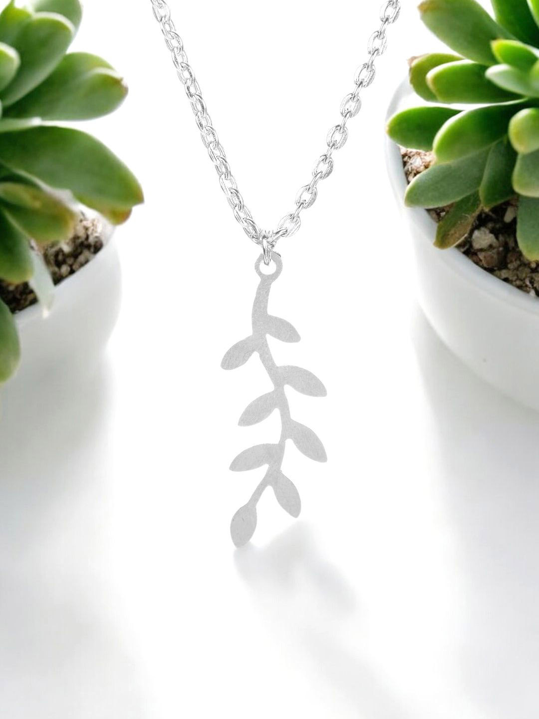 Goldnera Girls 925 Sterling Silver-Plated Leafy Pendant with Chain