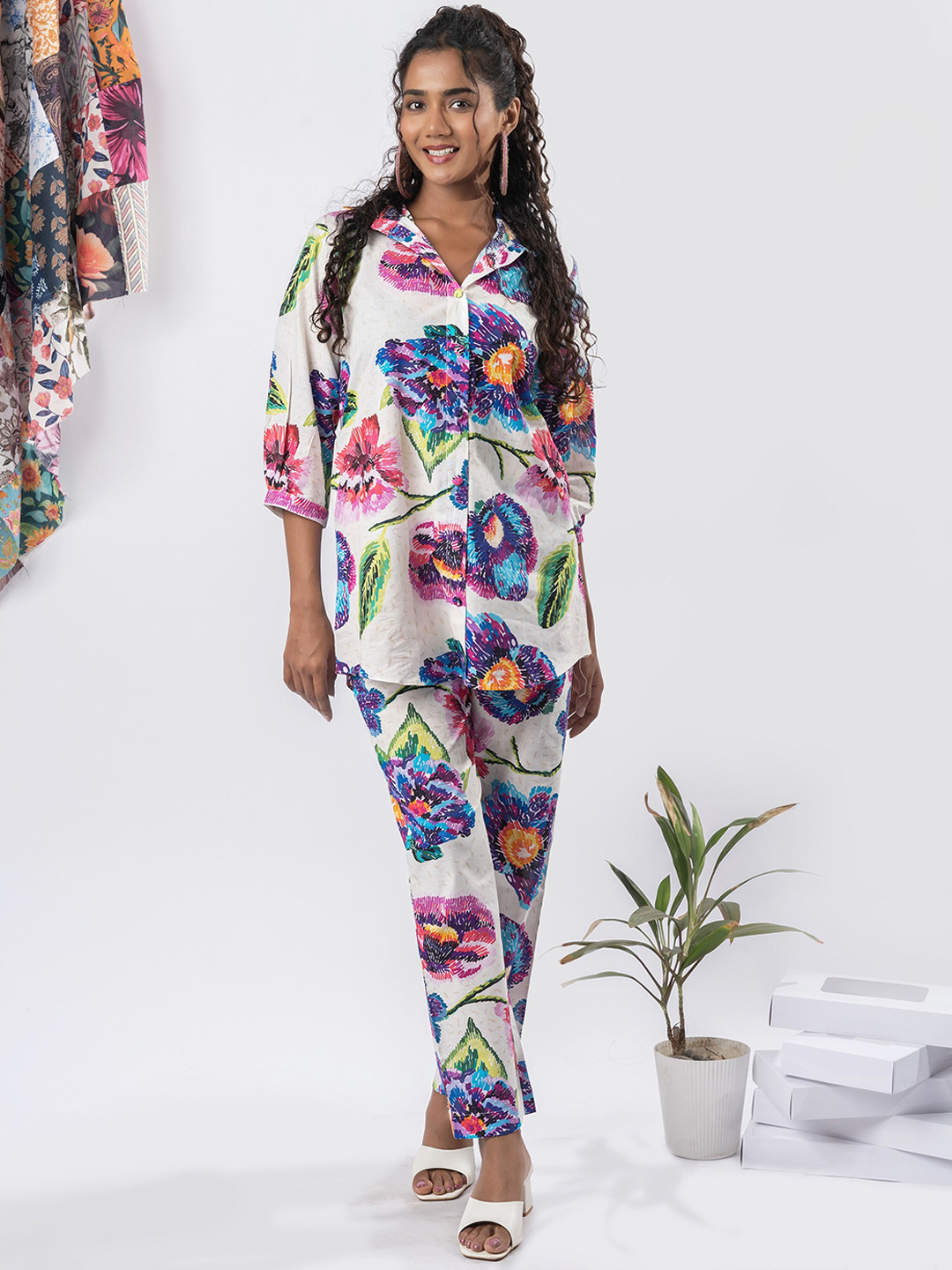 GULABOSITABO Floral Printed Shirt Collar Three-Quarter Sleeves Pure Cotton Top & Trouser