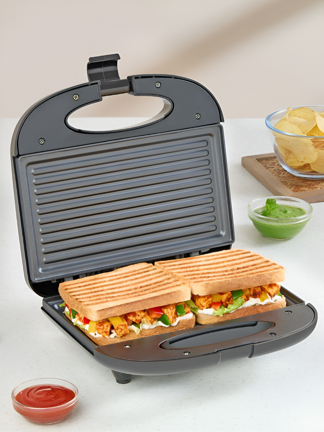 BOROSIL Klassy Grill Black & White 800W Automatic Sandwich Maker