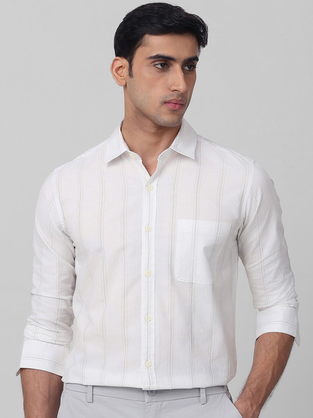 Mufti Men Spread Collar Vertical Striped Cotton Slim Fit Casual Shirt