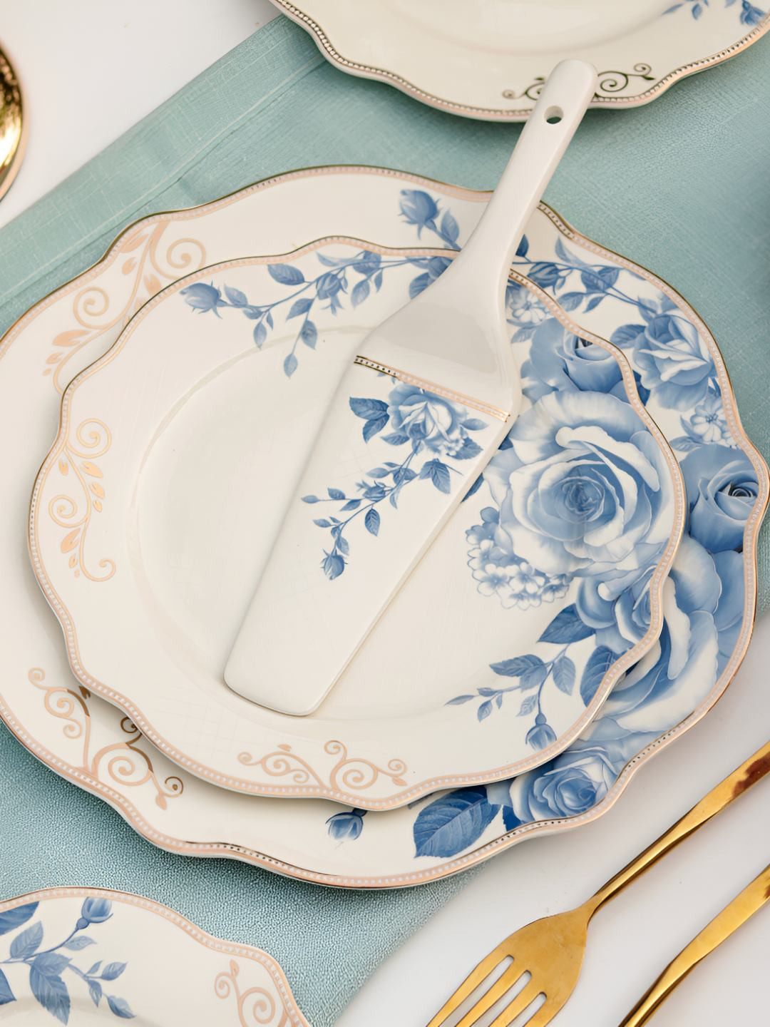 vigneto Azure Gold 8 Pcs Snack Set with 1 Serving Plate, 6 Quarter Plates, 1 Server