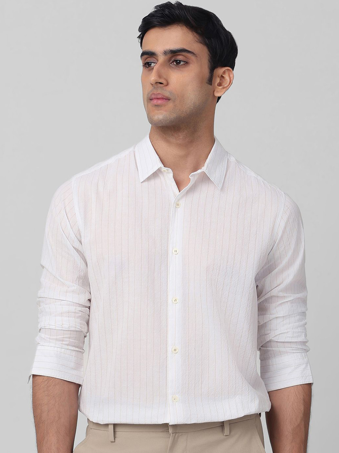 Mufti Men Spread Collar Vertical Striped Cotton Slim Fit Casual Shirt