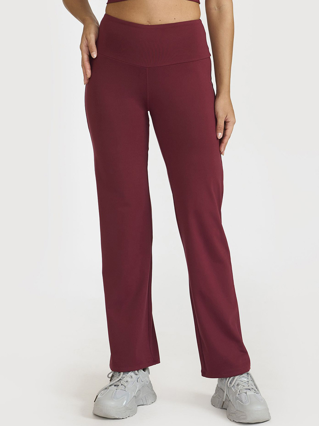Hunnit Women Zen Regular Fit High Rise Stretchable Active Wear Straight Pants with Pockets