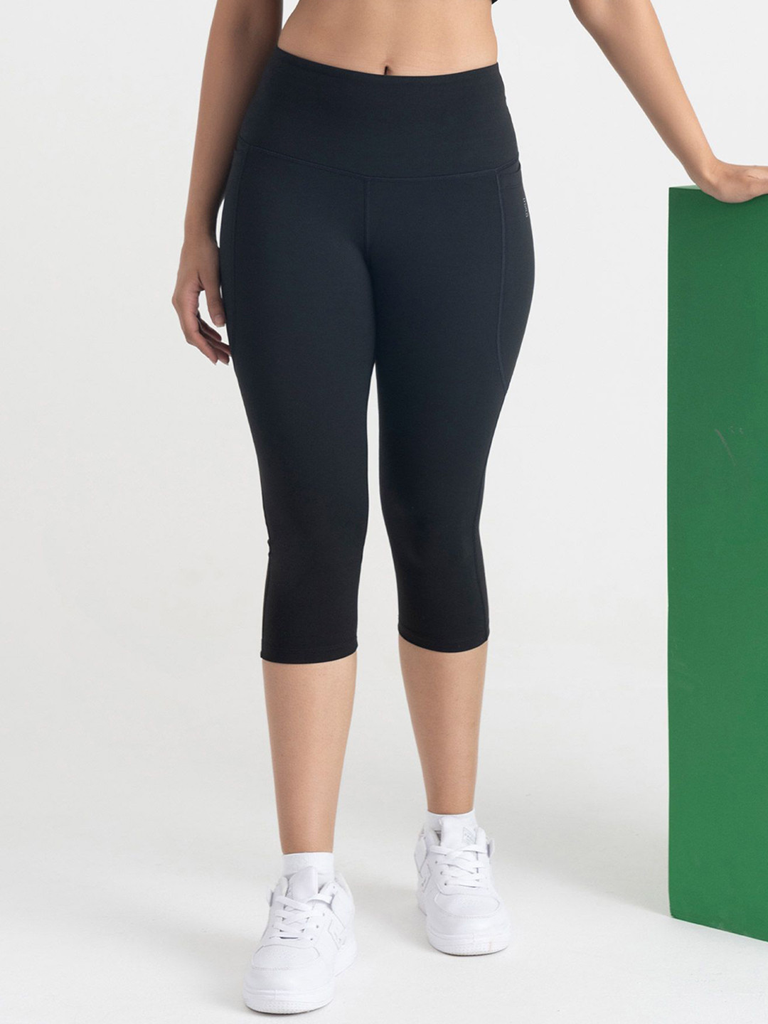 Hunnit Women Zen 3/4 High Rise Stretchable Dry Fit Activewear Workout Capri Leggings