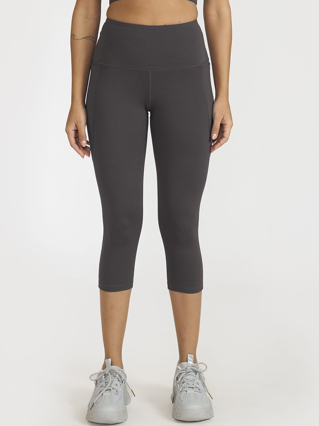 Hunnit Women Zen 3/4 High Rise Stretchable Dry Fit Activewear Workout Capri Leggings