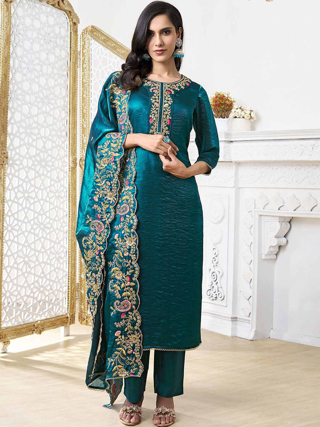 Inddus Women Floral Embroidered Zari Straight Crushed Organza Kurta Set