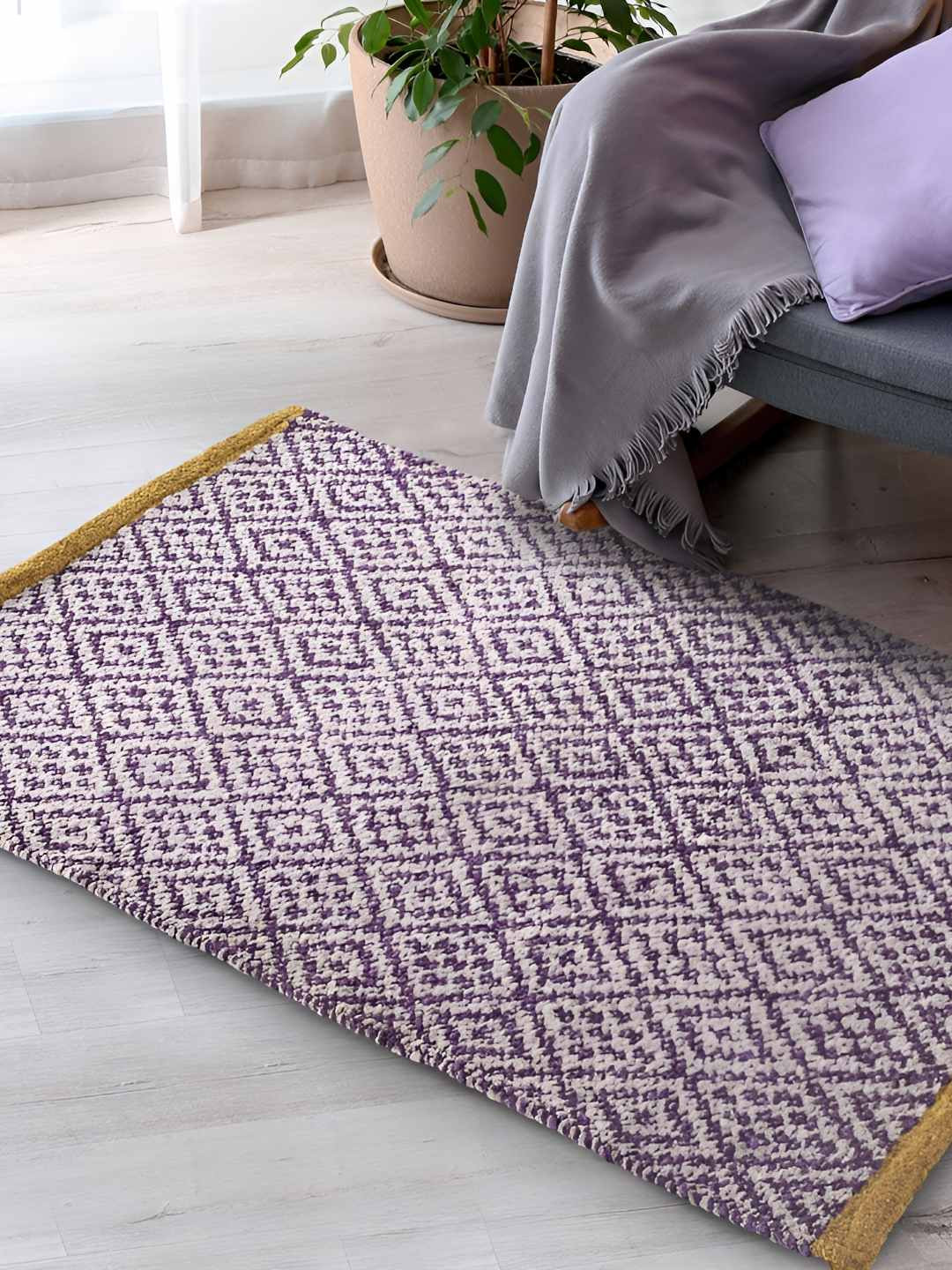SASHAA WORLD Purple & White Diamond Patterned Rug