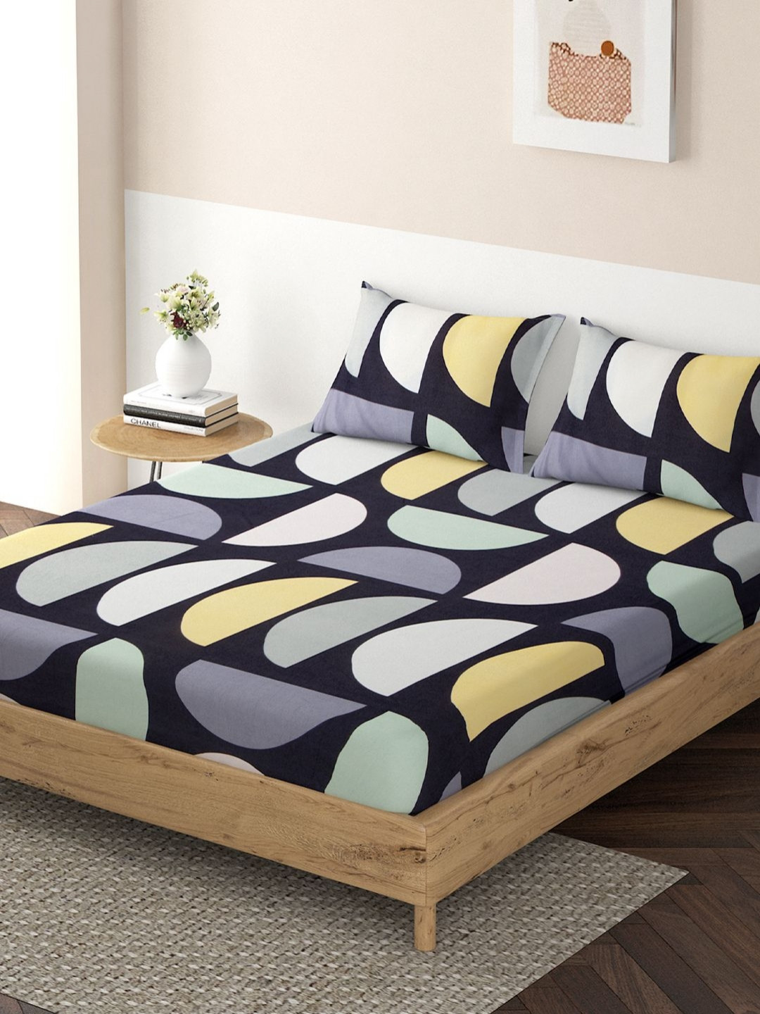 HOKIPO Black Geometric Microfiber Shrink Resistant 130 TC Fitted King Bedsheet with 2 Pillow Covers-198 x 183 cm