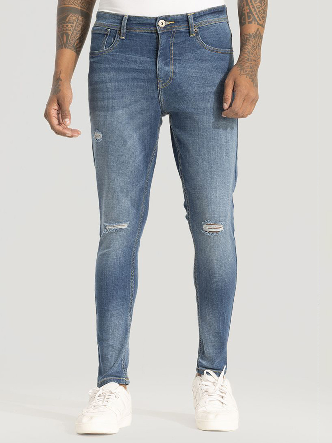 Snitch Men Narrow Skinny Fit Mildly Distressed Light Fade Stretchable Jeans