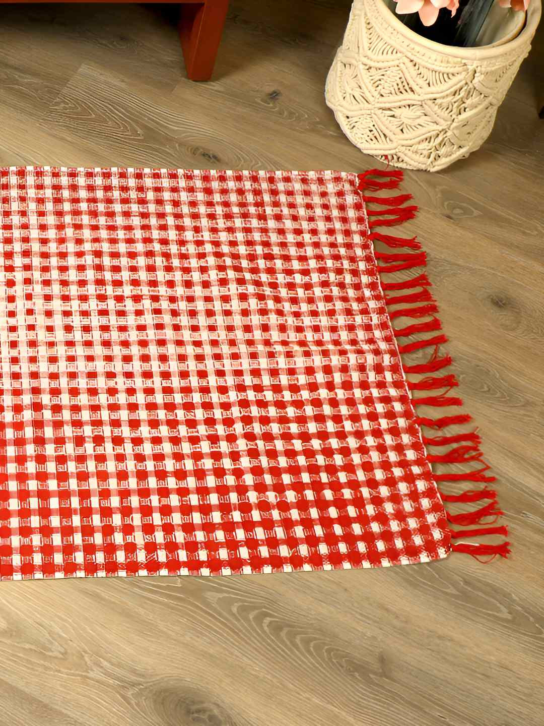 SASHAA WORLD Red & White Geometric Patterned Plaid Rug