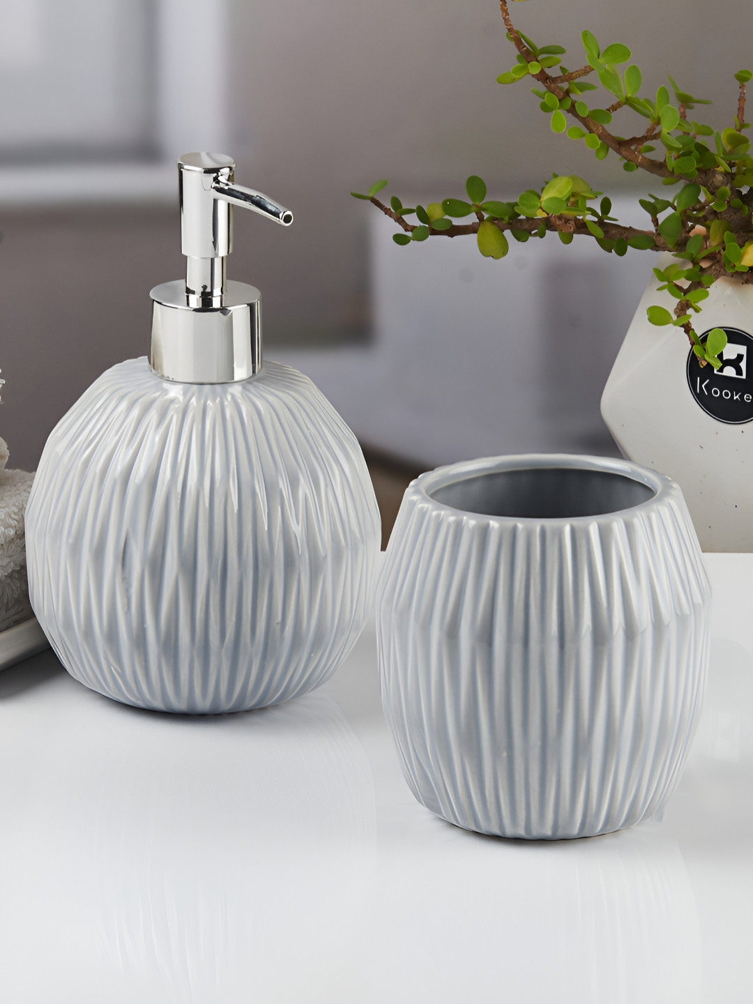 Kookee Grey 2 piece Abstract Ceramic Bath Accessories Set