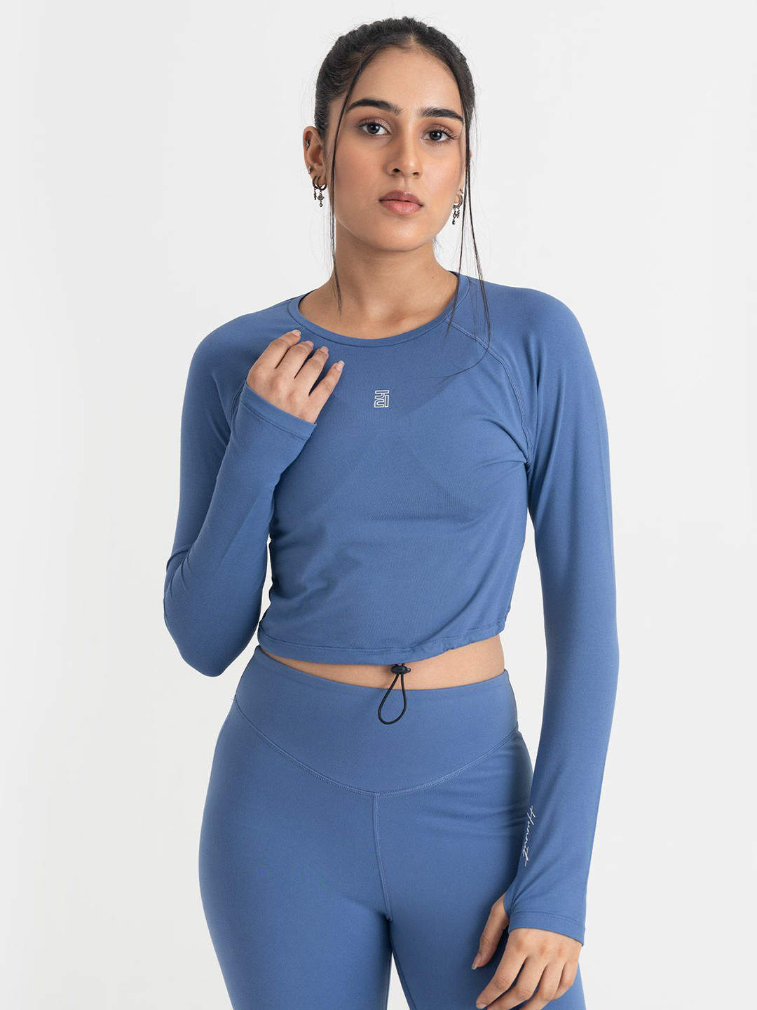 Hunnit Women Zen Full Sleeves Solid Regular Fit Round Neck Crop Top