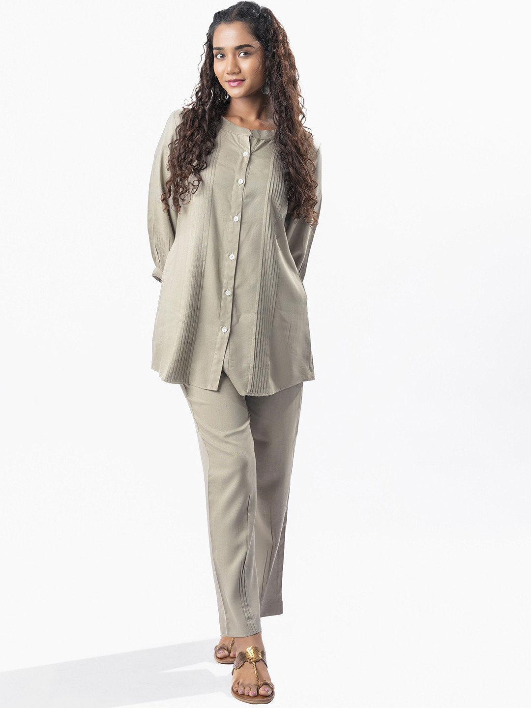 GULABOSITABO Women Fine Pleated Solid Co-ords