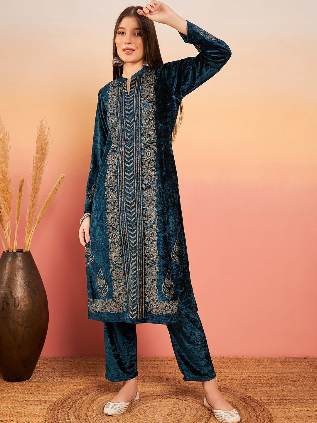 SAHASIKA Women Floral Printed Regular Velvet Kurta with Trousers