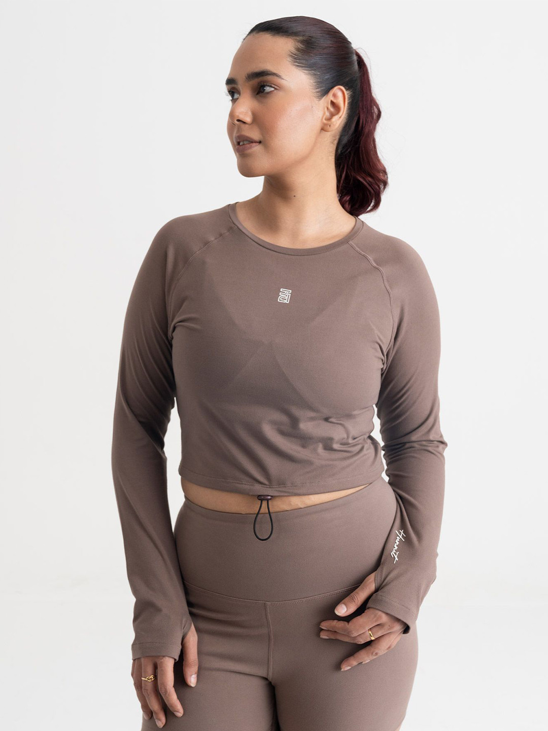 Hunnit Women Zen Full Sleeves Solid Regular Fit Round Neck Crop Top